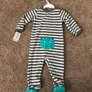 2 sets of footed pjs